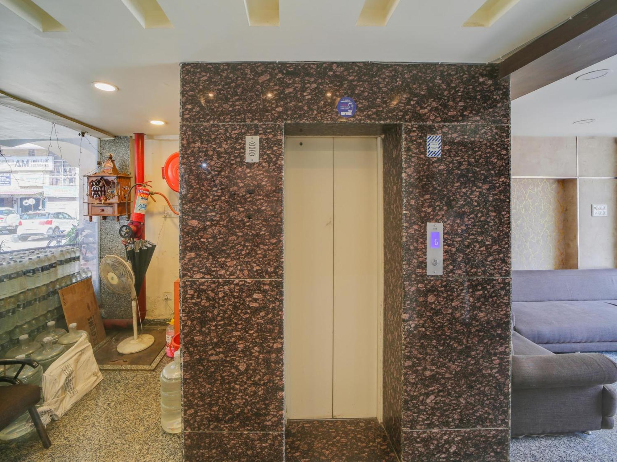 Super Hotel O The Surbhi Бхопал Экстерьер фото