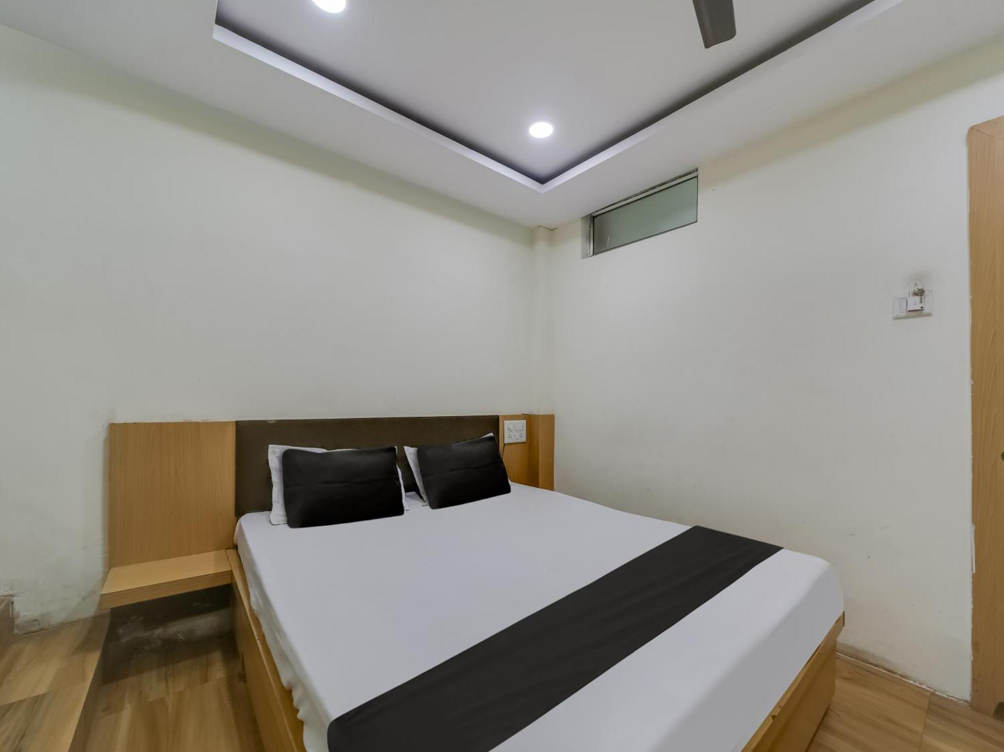 Super Hotel O The Surbhi Бхопал Экстерьер фото
